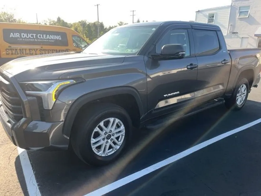 2023 Toyota Tundra SR5 photo 1