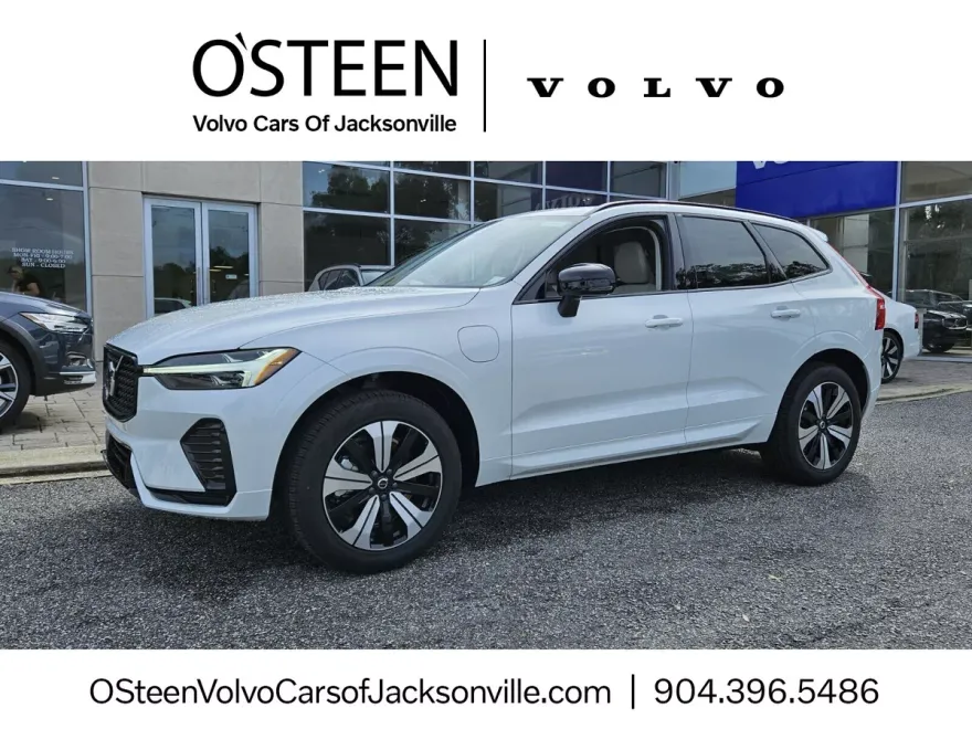 2025 Volvo XC60 Hybrid T8 Core photo 1