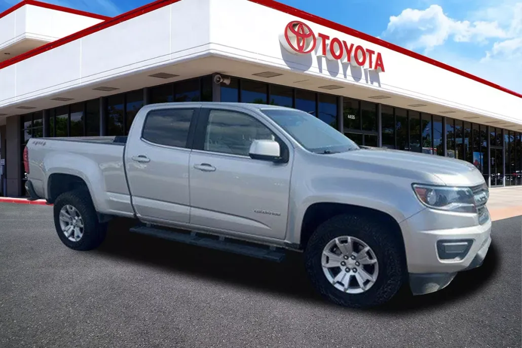 2017 Chevrolet Colorado LT photo 1