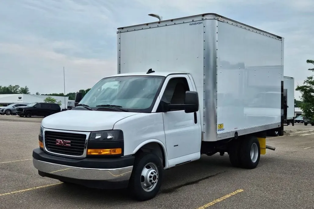 2024 Gmc Savana Cutaway 3500 photo 1