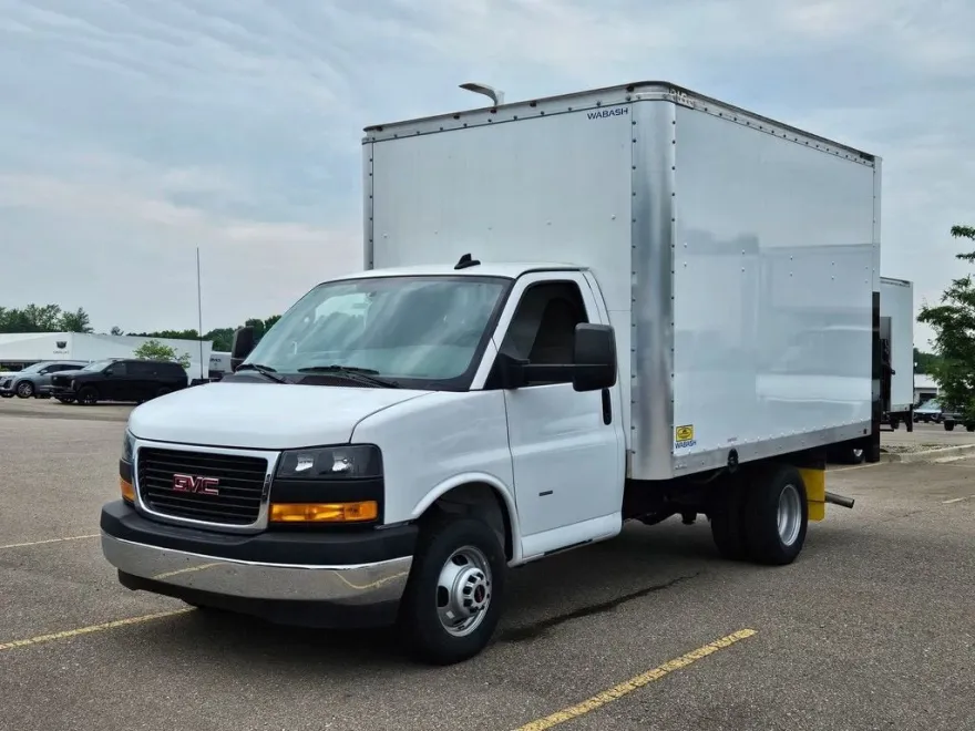 2024 Gmc Savana Cutaway 3500 photo 1
