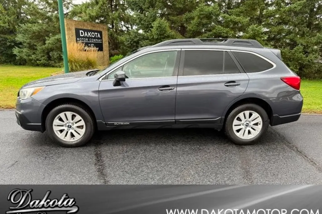 2017 Subaru Outback 2.5i Premium photo 1