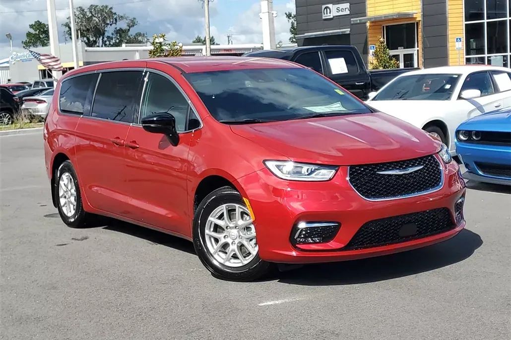 2025 Chrysler Pacifica photo 1