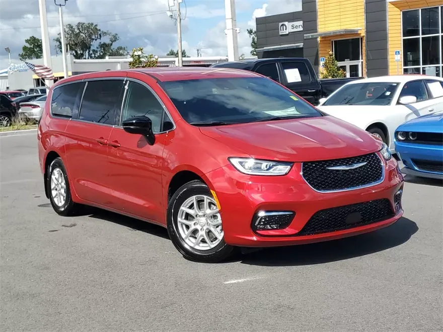 2025 Chrysler Pacifica photo 1