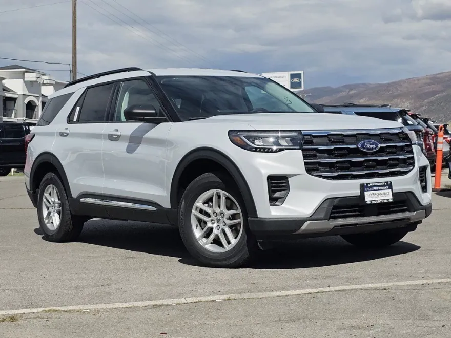 2025 Ford Explorer photo 1