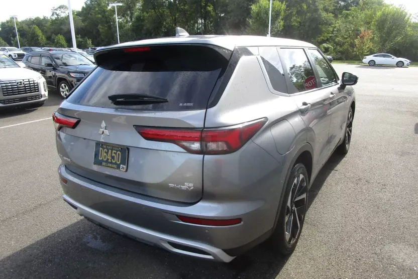 2023 Mitsubishi Outlander PHEV SE photo 1