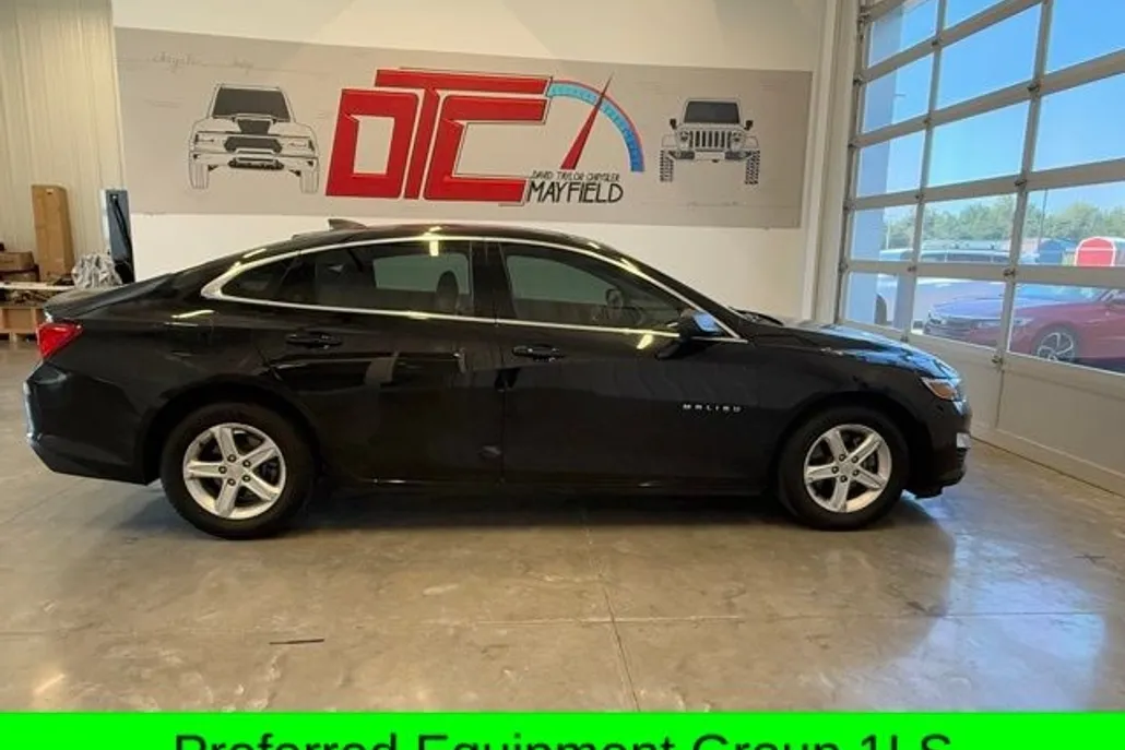 2020 Chevrolet Malibu photo 1