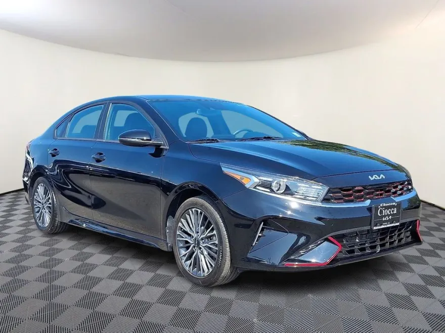 2023 Kia Forte GT-Line photo 1