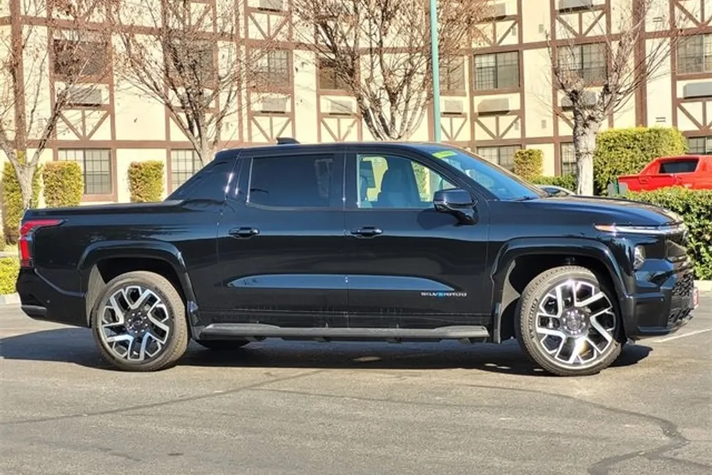 2024 Chevrolet Silverado EV RST photo 1