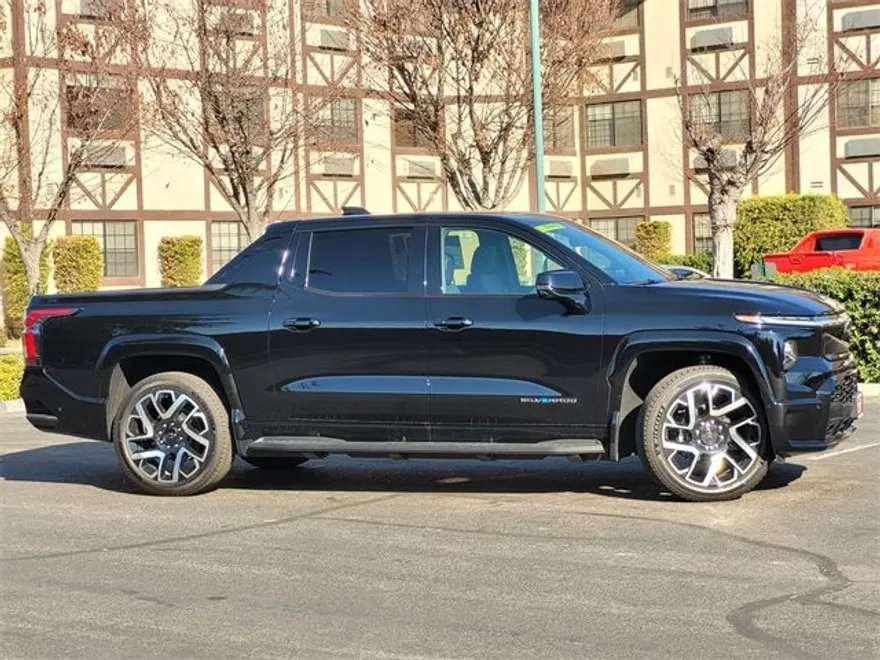 2024 Chevrolet Silverado EV RST photo 1