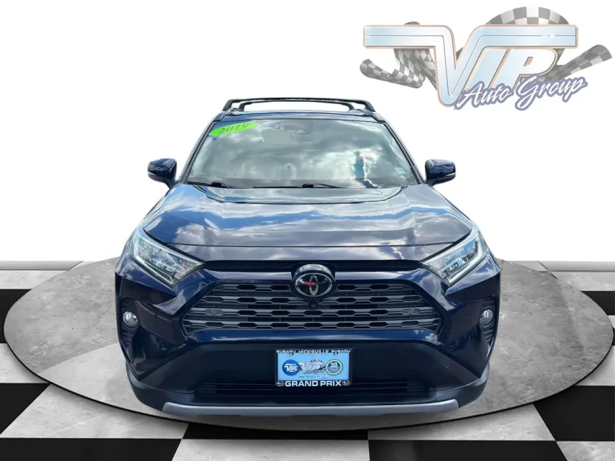 2019 Toyota RAV4 Limited photo 1