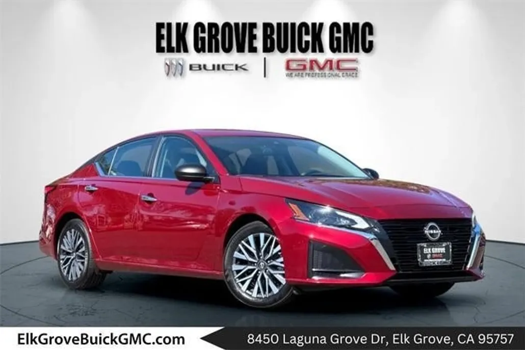 2025 Nissan Altima SV photo 1