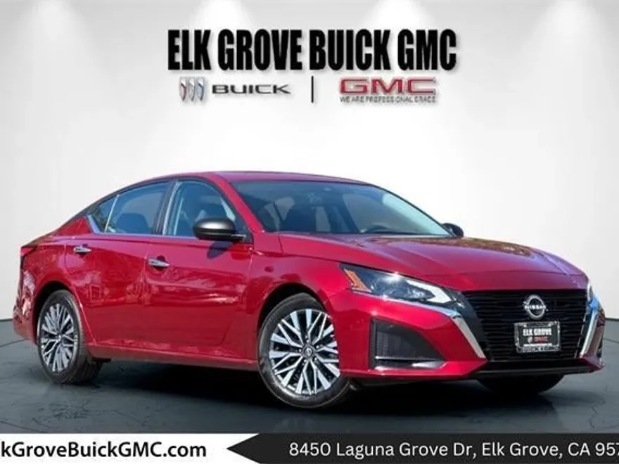 2025 Nissan Altima SV photo 1