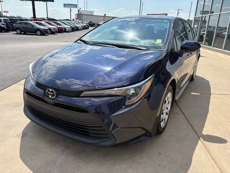 2023 Toyota Corolla LE photo 1