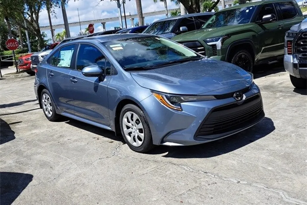 2025 Toyota Corolla LE photo 1