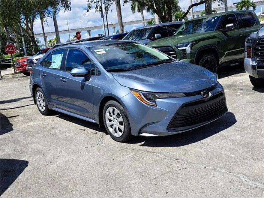 2025 Toyota Corolla LE photo 1