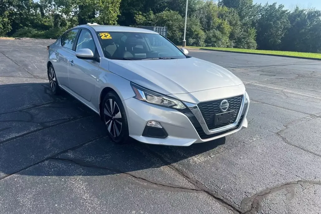 2022 Nissan Altima 2.5 SV photo 1