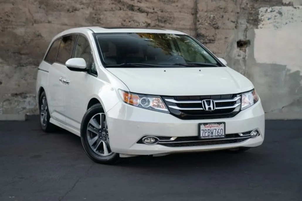 2015 Honda Odyssey Touring Elite photo 1