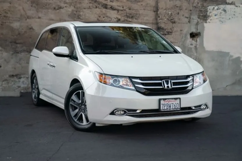 2015 Honda Odyssey Touring Elite photo 1