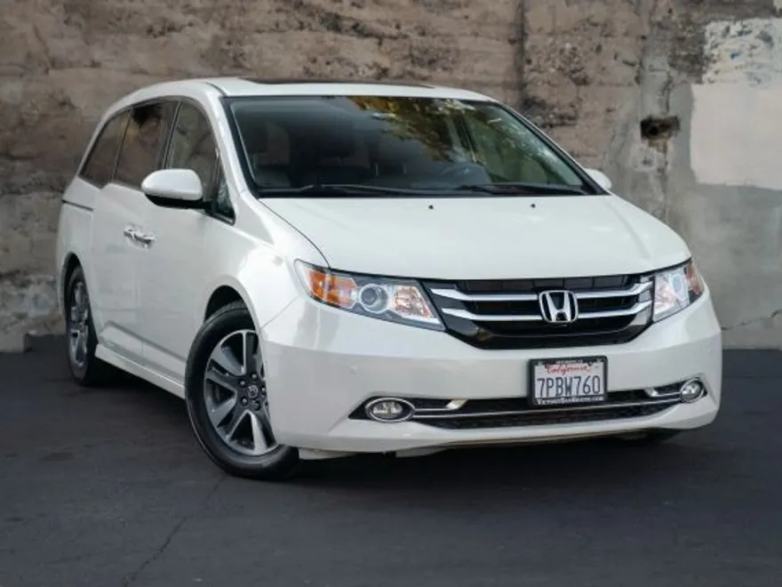 2015 Honda Odyssey Touring Elite photo 1