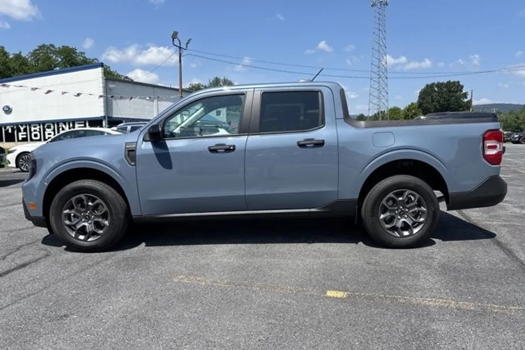 2025 Ford Maverick XLT photo 1