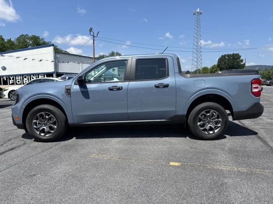 2025 Ford Maverick XLT photo 1