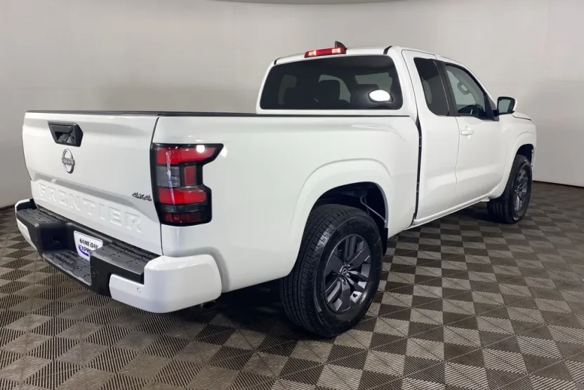 2025 Nissan Frontier SV photo 1