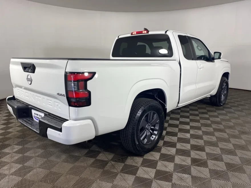 2025 Nissan Frontier SV photo 1
