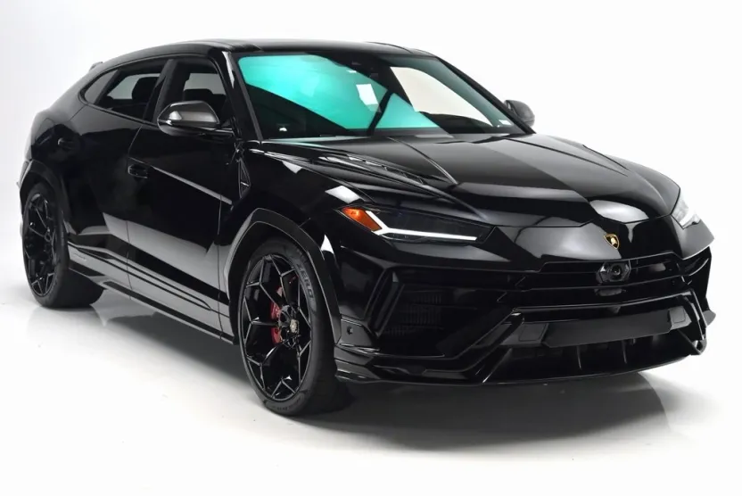 2023 Lamborghini Urus Performante photo 1