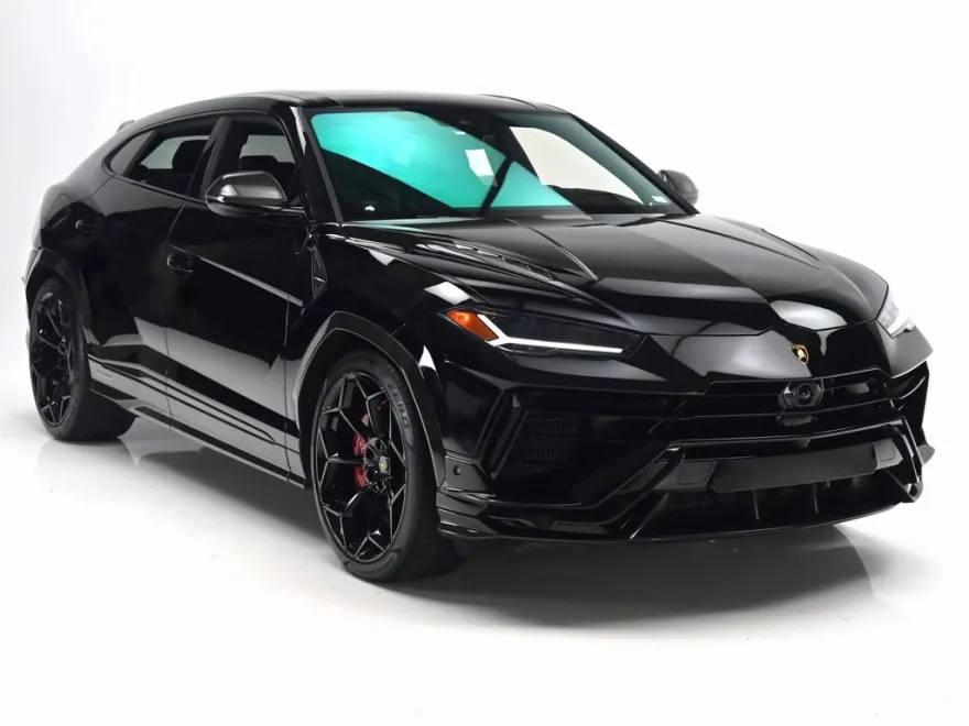 2023 Lamborghini Urus Performante photo 1