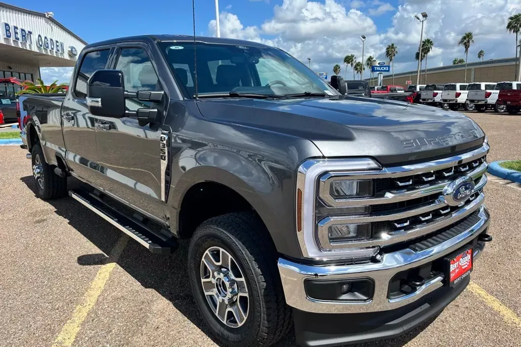 2026 Ford F-350 Lariat photo 1