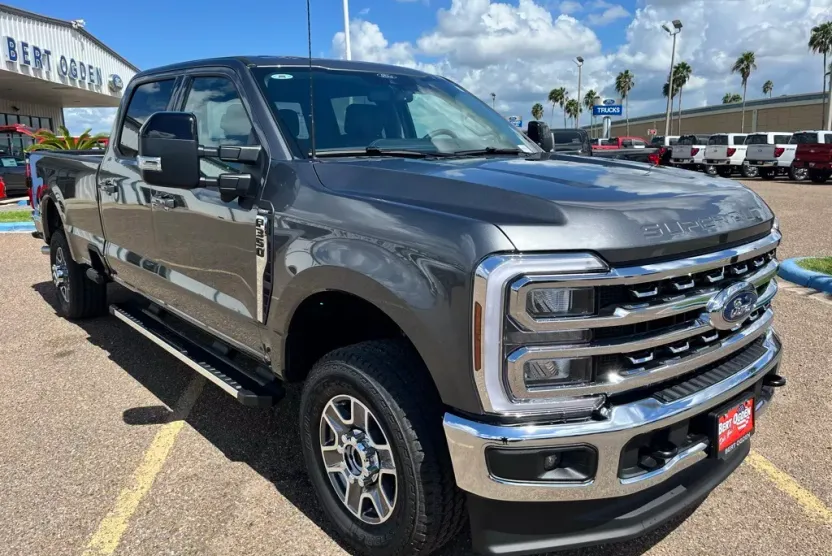 2026 Ford F-350 Lariat photo 1