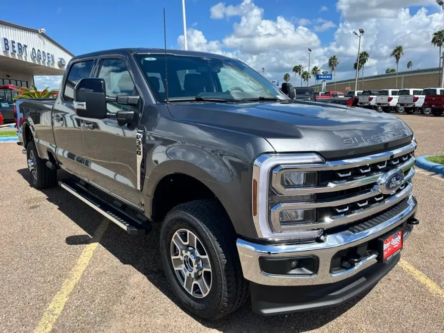 2026 Ford F-350 Lariat photo 1
