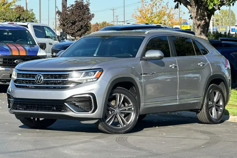 2022 Volkswagen Atlas Cross Sport SEL R-Line photo 1