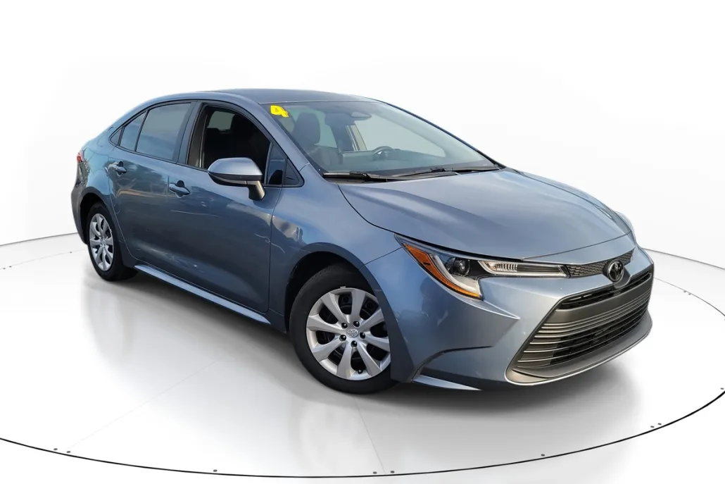 2024 Toyota Corolla LE photo 1