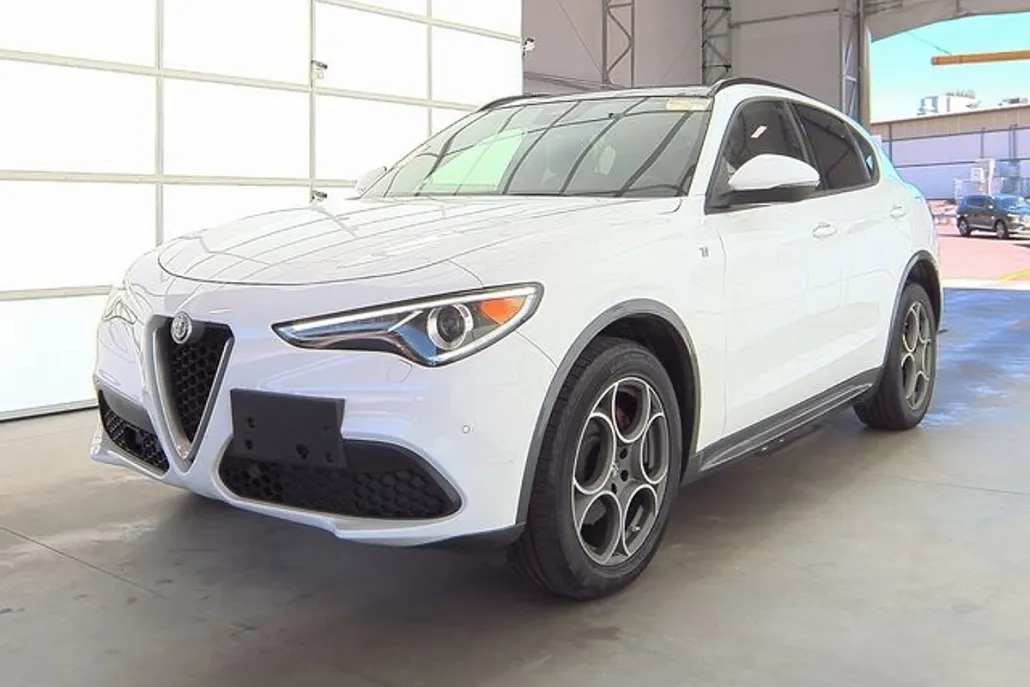 2022 Alfa Romeo Stelvio Ti photo 1