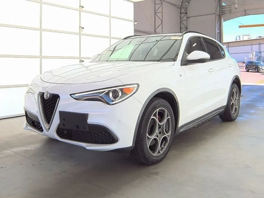 2022 Alfa Romeo Stelvio Ti photo 1