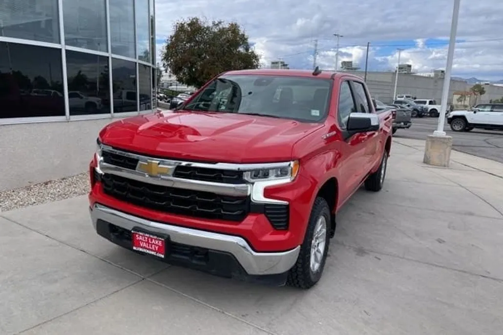 2024 Chevrolet Silverado 1500 LT photo 1