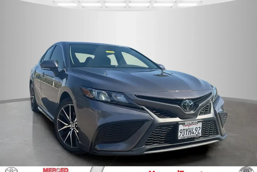 2023 Toyota Camry SE photo 1