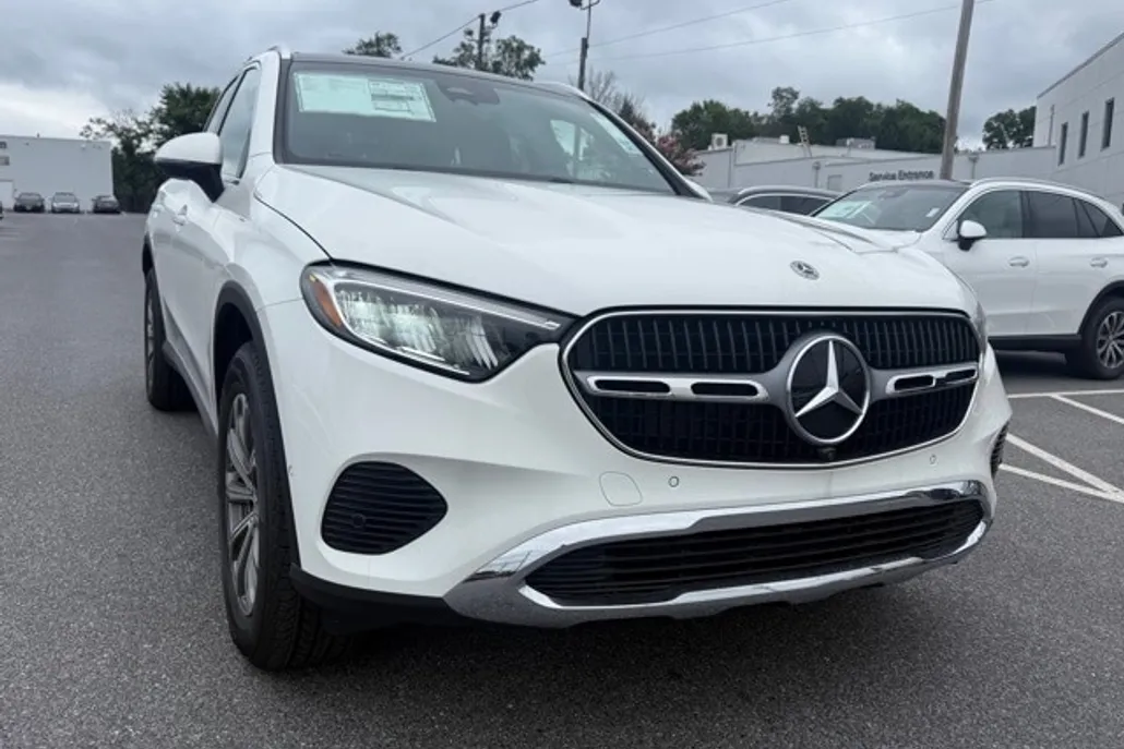 2025 Mercedes Benz GLC 300 4MATIC photo 1