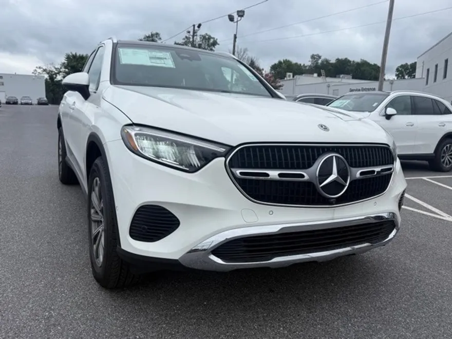 2025 Mercedes Benz GLC 300 4MATIC photo 1