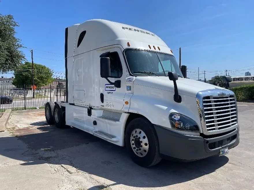 2020 Freightliner Cascadia 125" Sleeper Cab photo 1