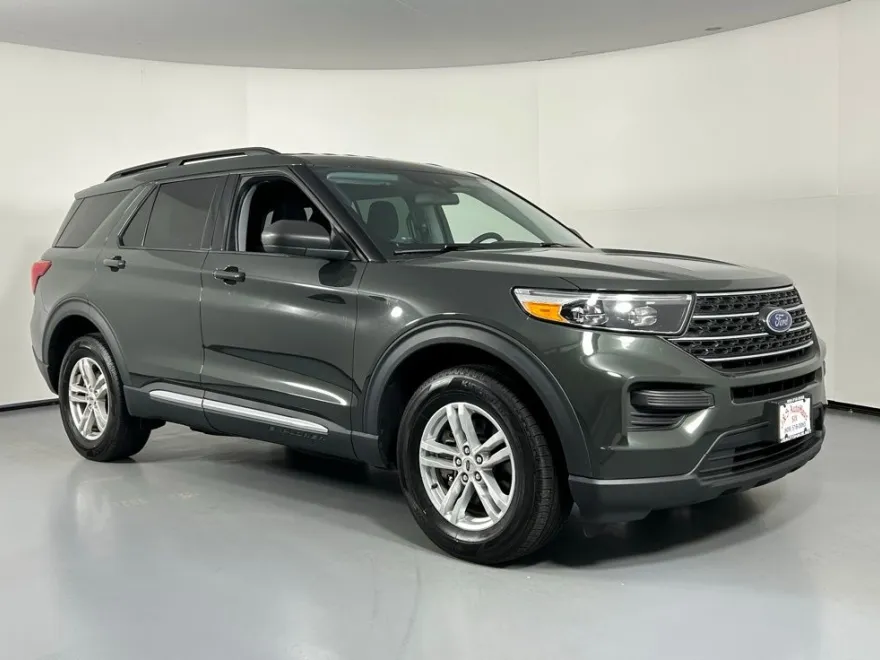 2022 Ford Explorer XLT photo 1
