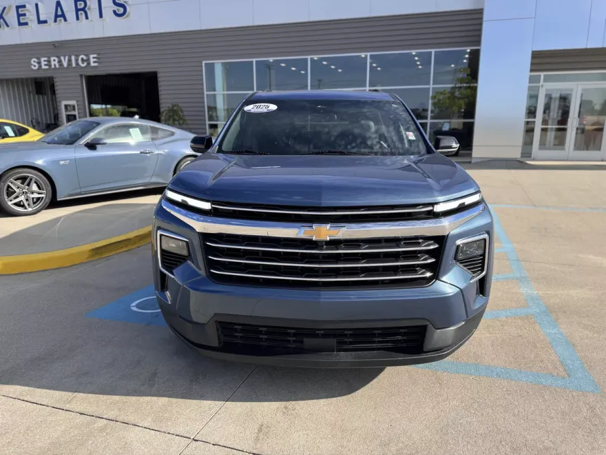 2025 Chevrolet Traverse photo 1