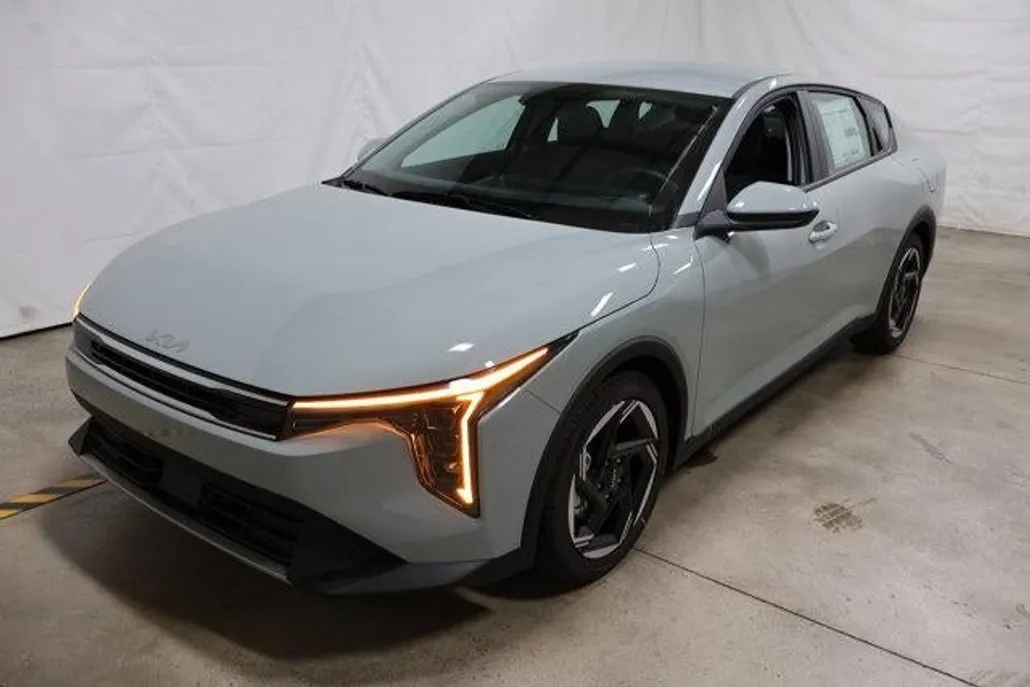 2025 Kia K4 EX photo 1