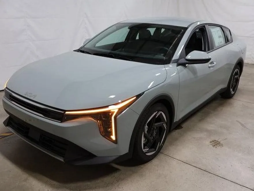 2025 Kia K4 EX photo 1
