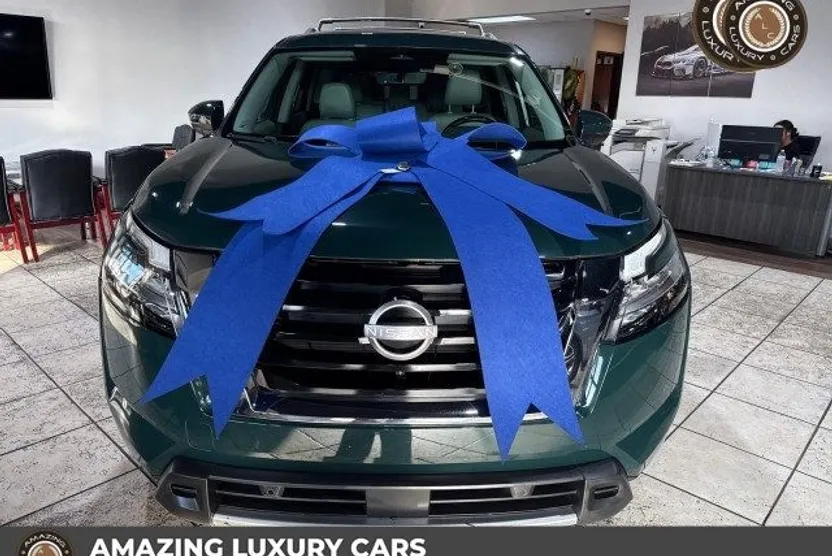 2023 Nissan Pathfinder SL photo 1