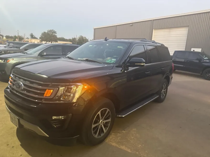 2019 Ford Expedition XLT photo 1