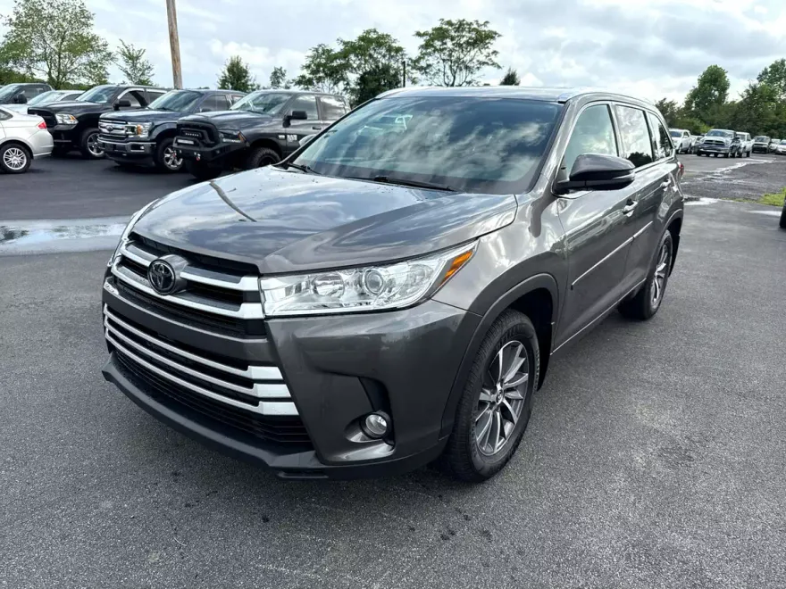 2017 Toyota Highlander XLE photo 1