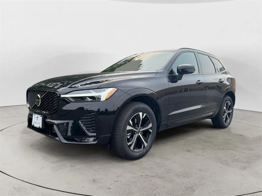 2026 Volvo XC60 B5 Core photo 1